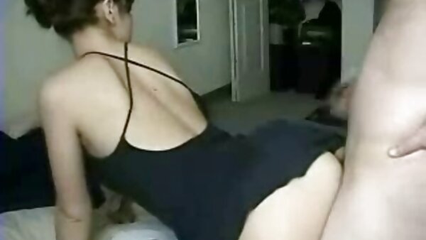 الفاسقات سكس اخوات مترجم المنحرفة الكبيرة القاع والضخمة الصدر تشترك في ديك واحد مقابل analfuck