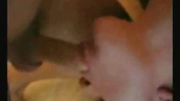 الرجل قرنية فلم كامل سكس محارم يفحص شعر كس اليابانية في وضع الكلب