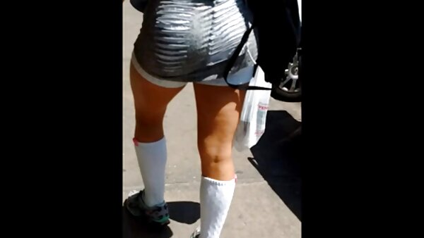 تتأهل امرأة سمراء ذات أرجل طويلة تتخلص سكس محارم كرتون مترجم من الملابس الداخلية لدغدغة بوسها