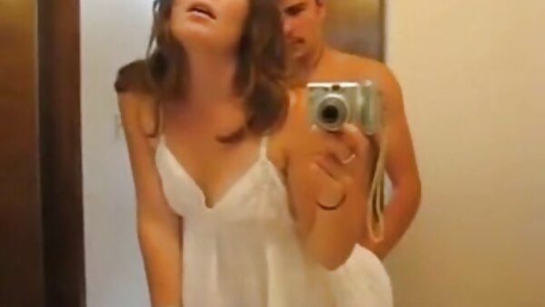 jiggly شقراء في سن المراهقة مع الدهون الثدي ترسل فمها لانفجار سكس مدبلج محارم عصابة