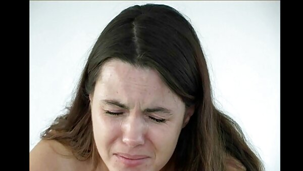 مليئة بالعواطف بلوندي شاحب للغاية يوفر افلام سكس اجنبي محارم مترجم للرجل المحظوظ BJ العميق