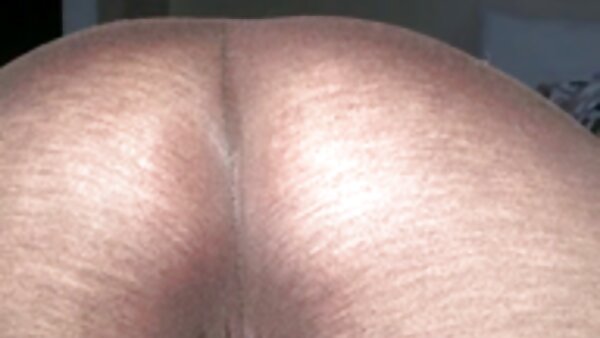 يحصل سكس محارم عالمي حرث فتاة سمراء مرحة من قبل ثلاثة ديوك سوداء كبيرة في مشهد عصابة بانج