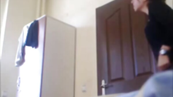 مقطع POV سكس محارم مدبلج الأسطوري الذي تحصل فيه جينا فالنتينا على إصبعها في فتحة الشرج