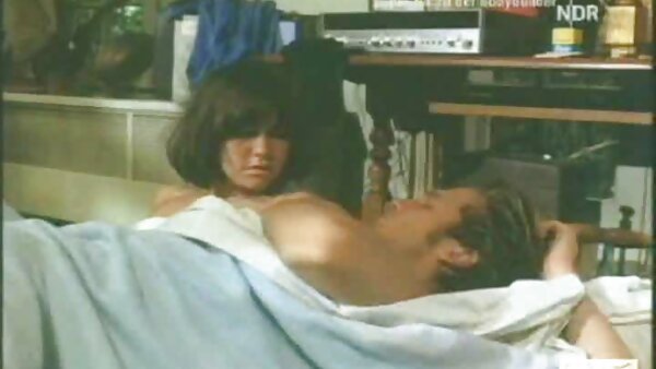 تدخل الفتيات القذرات كات ديور قصص افلام سكس محارم وروكسان راي في لعبة رباعية