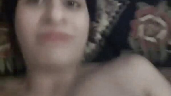 كتكوت الهواة المحبوب Brooke Skye يتخلل بإغراء أمام سكس فديو محارم مترجم المرآة
